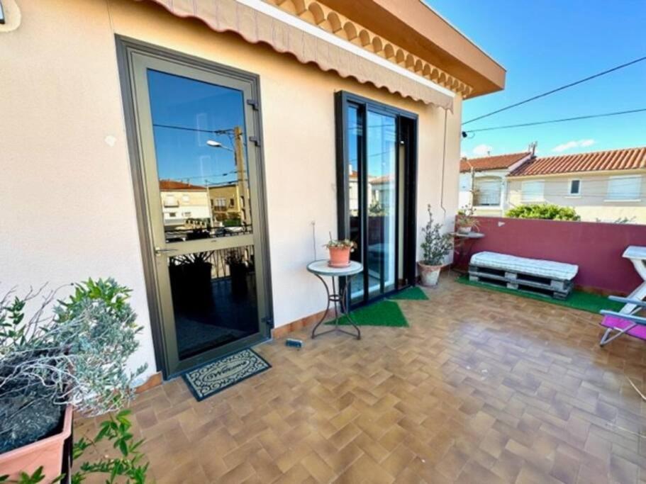 Appartement St Laurent Сен-Лоран-де-ла-Саланк Экстерьер фото